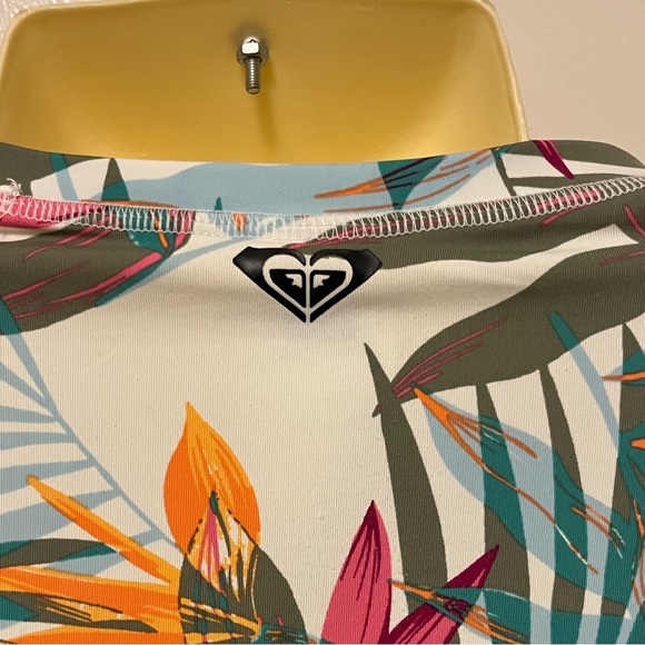 ROXY Tropical Print Rash Guard 🌺 - Picture 5 of 7